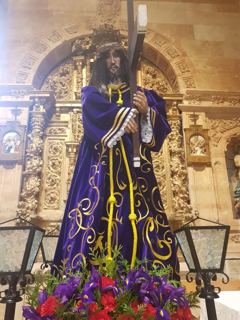 Foto 4 - La devoci&oacute;n recorre Villoria con el v&iacute;a crucis de hombres