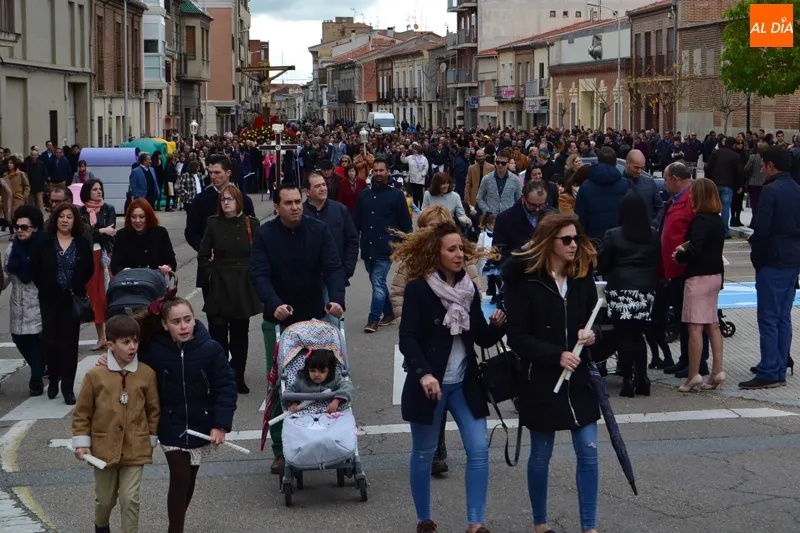 Foto 11 - La Procesi&oacute;n de la Vela llena las calles de familias y ambiente en uno de los actos m&aacute;s...