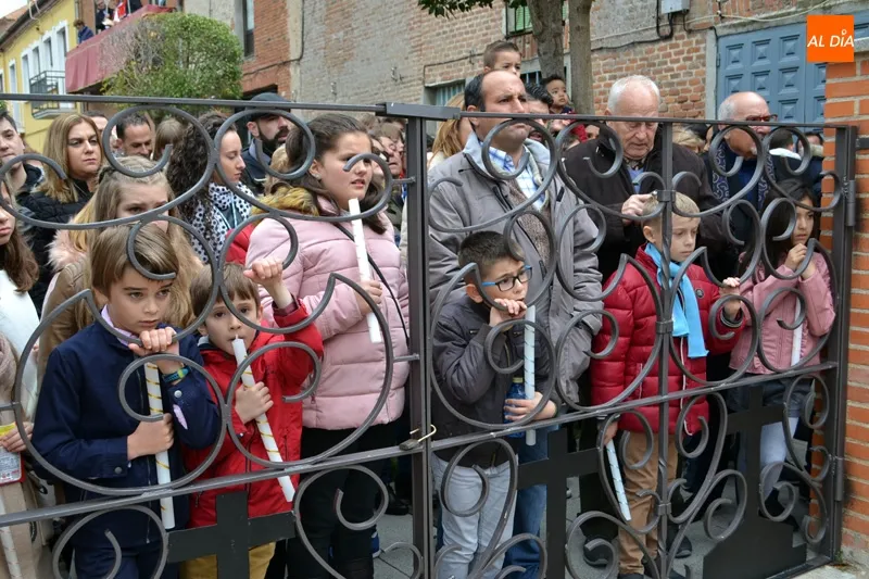 Foto 9 - La Procesi&oacute;n de la Vela llena las calles de familias y ambiente en uno de los actos m&aacute;s...