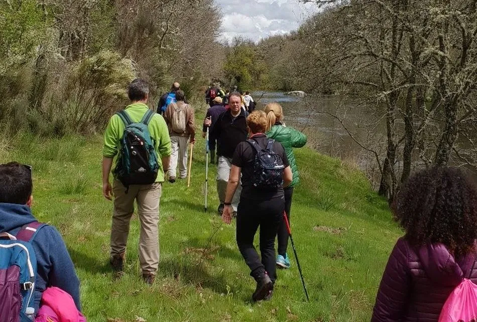 Foto 8 - El r&iacute;o Uces muestra su belleza en la marcha de La Zarza de Pumareda hasta el puente Robledino  