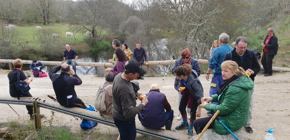 Foto 6 - El r&iacute;o Uces muestra su belleza en la marcha de La Zarza de Pumareda hasta el puente Robledino  