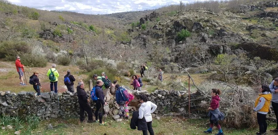 Foto 3 - El r&iacute;o Uces muestra su belleza en la marcha de La Zarza de Pumareda hasta el puente Robledino  