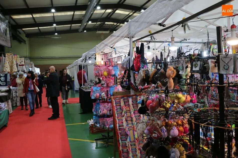 Foto 7 - Las degustaciones animan el segundo d&iacute;a de la Feria Agroalimentaria de Vitigudino  