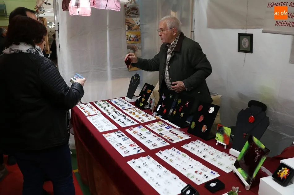 Foto 6 - Las degustaciones animan el segundo d&iacute;a de la Feria Agroalimentaria de Vitigudino  