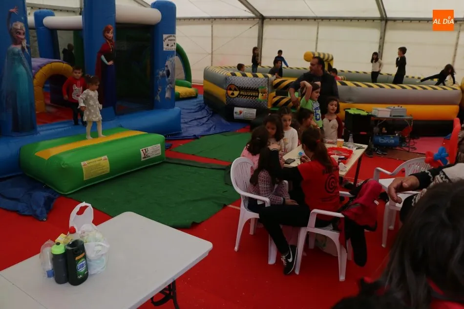 Foto 4 - Las degustaciones animan el segundo d&iacute;a de la Feria Agroalimentaria de Vitigudino  