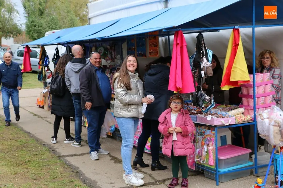 Foto 3 - Las degustaciones animan el segundo d&iacute;a de la Feria Agroalimentaria de Vitigudino  
