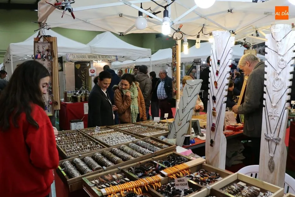 Foto 2 - Las degustaciones animan el segundo d&iacute;a de la Feria Agroalimentaria de Vitigudino  