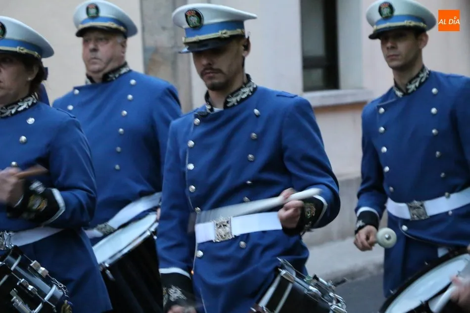 Foto 5 - La procesi&oacute;n del Santo entierro cautiva a cientos de personas en Vitigudino  