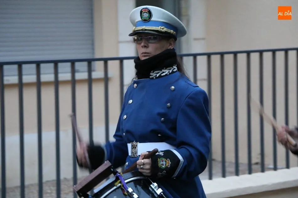 Foto 4 - La procesi&oacute;n del Santo entierro cautiva a cientos de personas en Vitigudino  