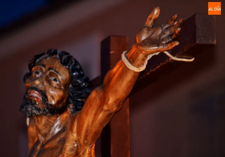 Foto 3 - Pesadumbre de luto, cruz y muerte para el Santo Entierro en el Viernes Santo