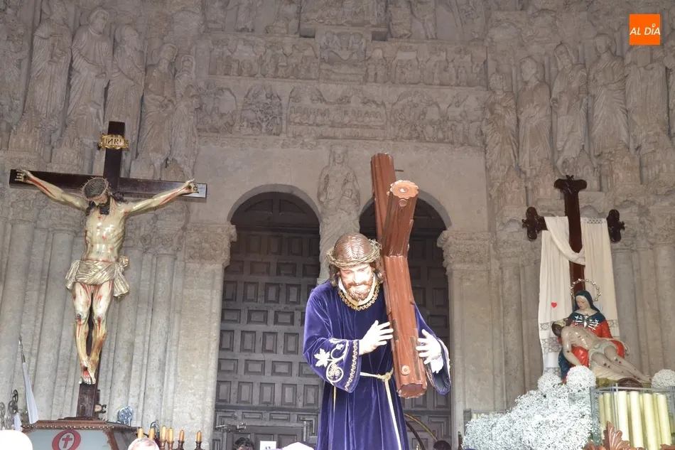 Las Cofradías del Silencio y Jesús Nazareno ‘estrenan’ procesión conjunta obligados por las...