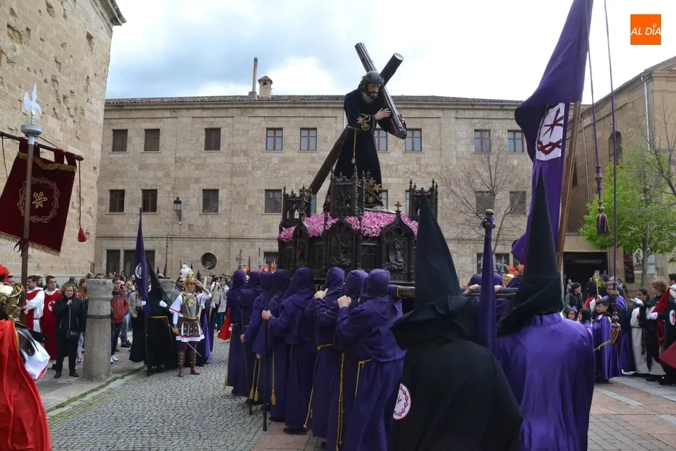 Foto 11 - Las Cofrad&iacute;as del Silencio y Jes&uacute;s Nazareno &lsquo;estrenan&rsquo; procesi&oacute;n conjunta obligados por las...