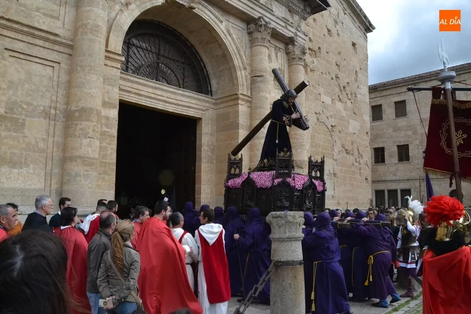 Foto 9 - Las Cofrad&iacute;as del Silencio y Jes&uacute;s Nazareno &lsquo;estrenan&rsquo; procesi&oacute;n conjunta obligados por las...
