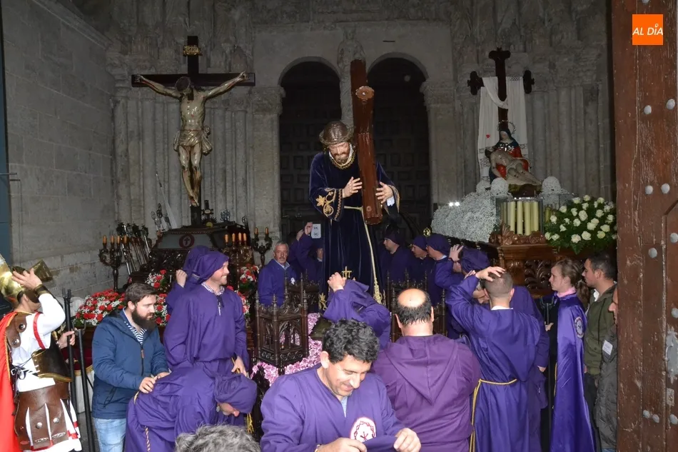 Foto 5 - Las Cofrad&iacute;as del Silencio y Jes&uacute;s Nazareno &lsquo;estrenan&rsquo; procesi&oacute;n conjunta obligados por las...
