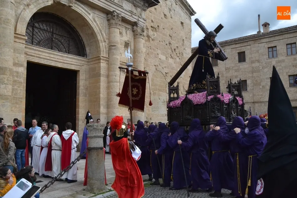Foto 10 - Las Cofrad&iacute;as del Silencio y Jes&uacute;s Nazareno &lsquo;estrenan&rsquo; procesi&oacute;n conjunta obligados por las...