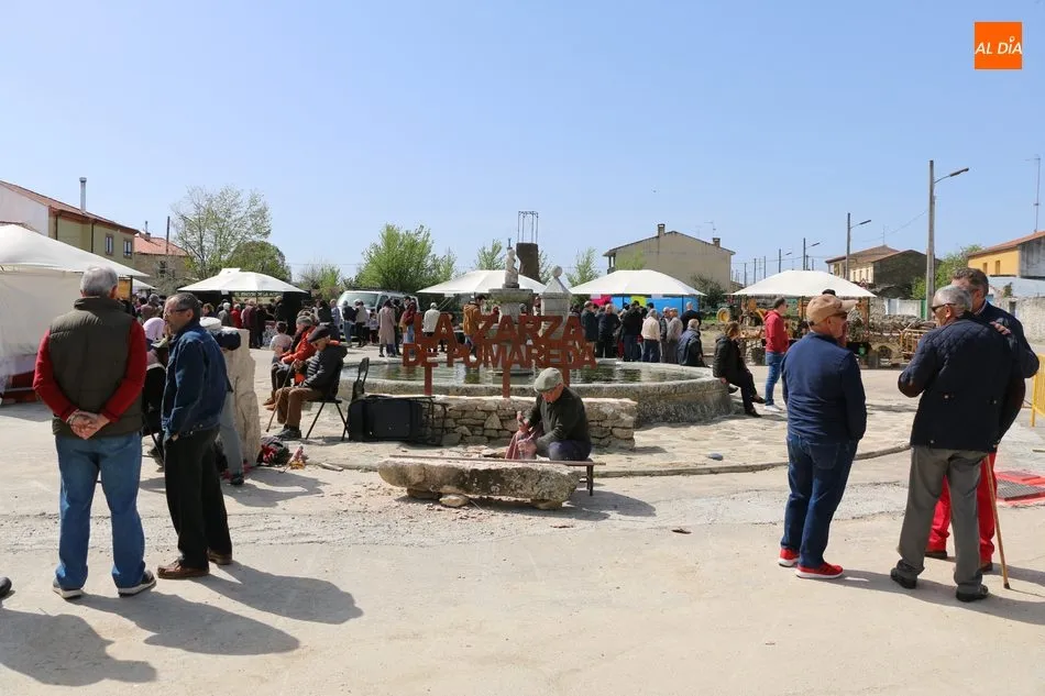 Foto 2 - La Feria Agroalimentaria de La Zarza de Pumareda se consolida con una buena afluencia de p&uacute;blico  