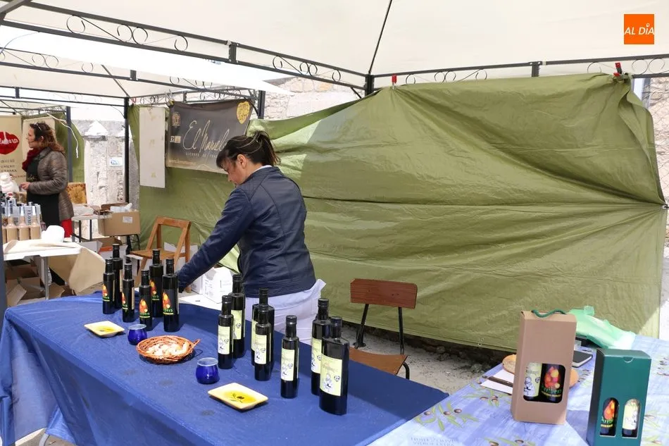 Foto 10 - La Feria Agroalimentaria de La Zarza de Pumareda se consolida con una buena afluencia de p&uacute;blico  