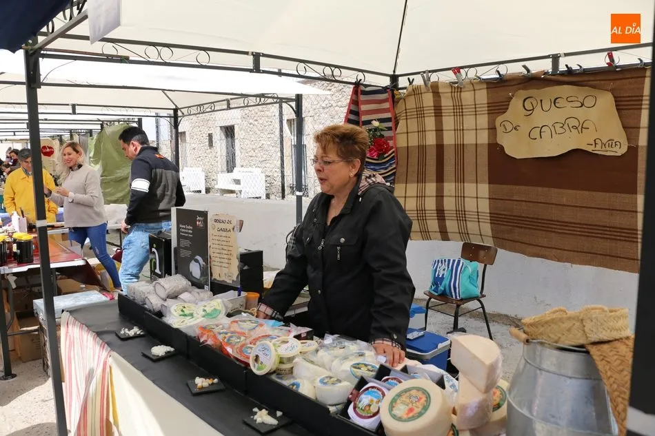 Foto 9 - La Feria Agroalimentaria de La Zarza de Pumareda se consolida con una buena afluencia de p&uacute;blico  
