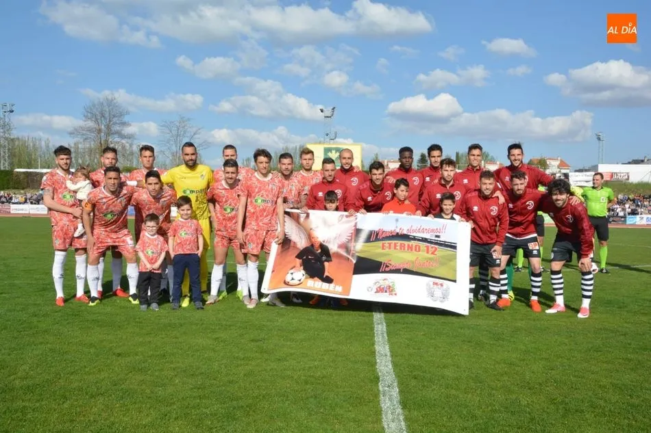 Foto 3 - Unionistas y el Guijuelo rinden homenaje a Rub&eacute;n en el &uacute;ltimo derbi charro de la temporada  