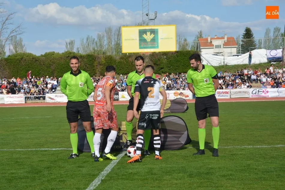 Foto 3 - Unionistas aleja al Guijuelo del sue&ntilde;o del play off (1-0)