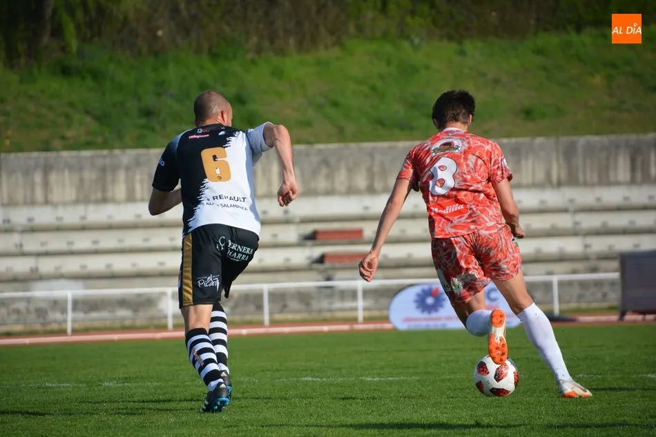 Foto 2 - Unionistas aleja al Guijuelo del sue&ntilde;o del play off (1-0)