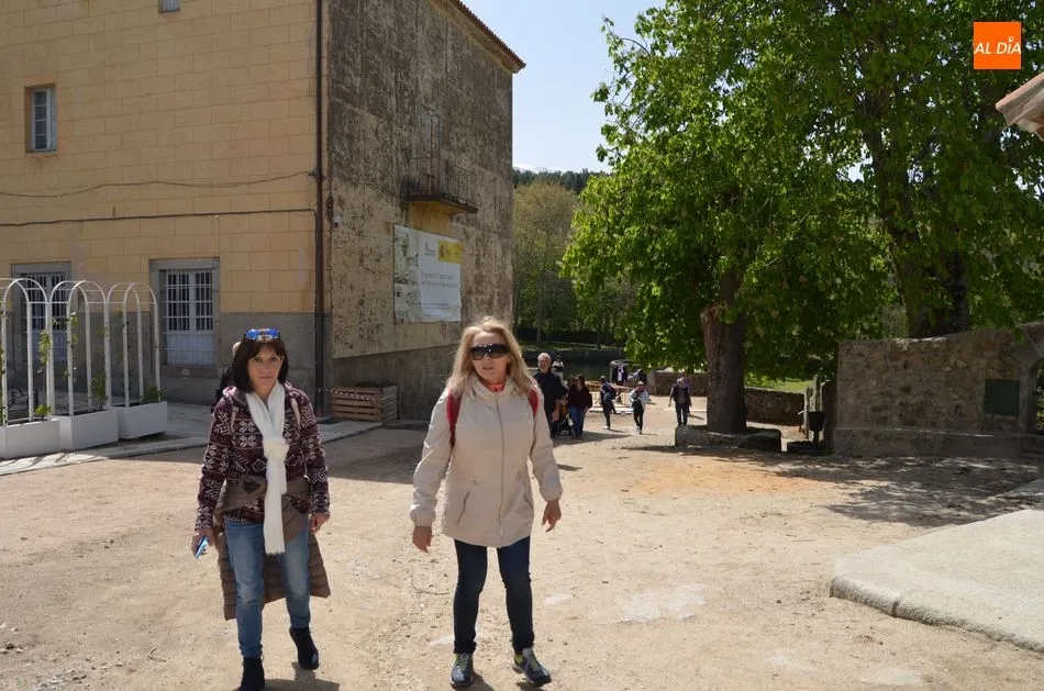 Foto 5 - M&aacute;s de medio millar de personas visitan la remodelaci&oacute;n de El Bosque en la primera jornada de...