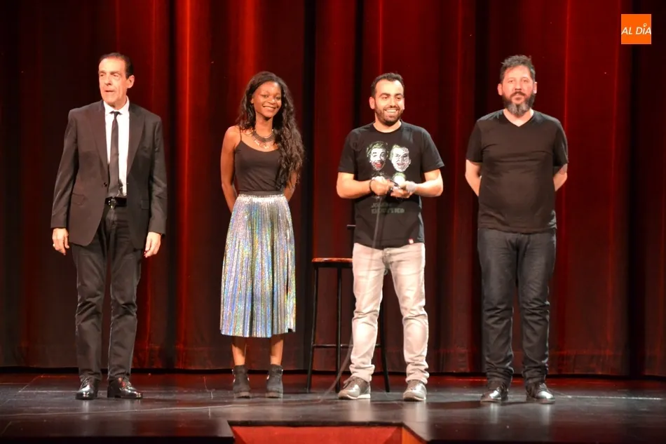 El Sábado Santo se vuelve a llenar de risas con recuerdo musical incluido para el Obispo Raúl...