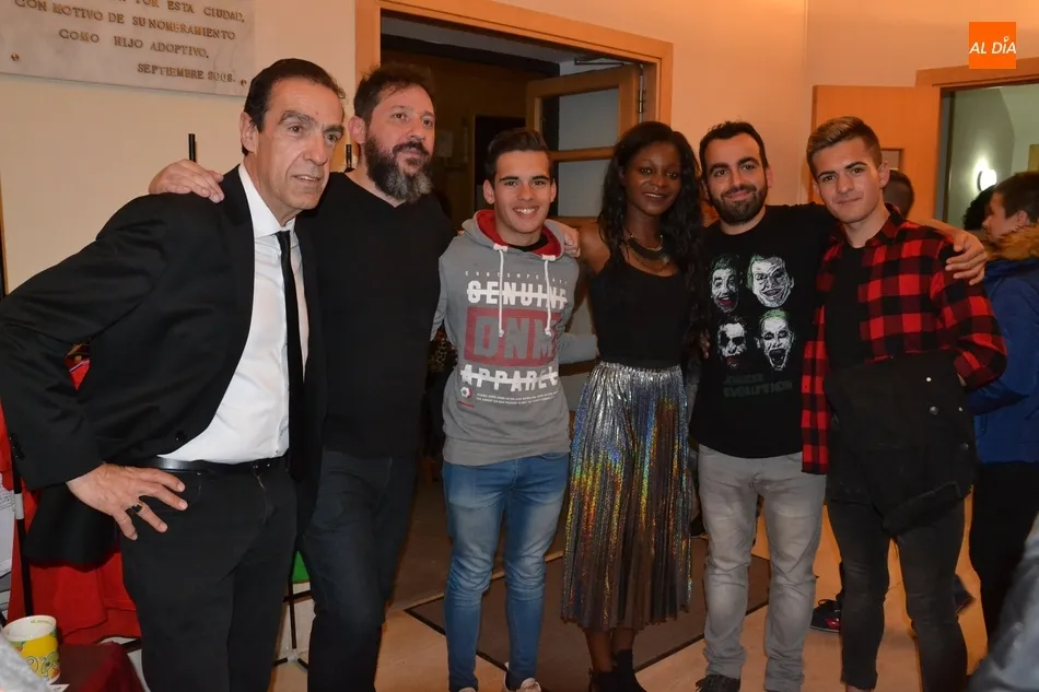 Foto 6 - El S&aacute;bado Santo se vuelve a llenar de risas con recuerdo musical incluido para el Obispo Ra&uacute;l...