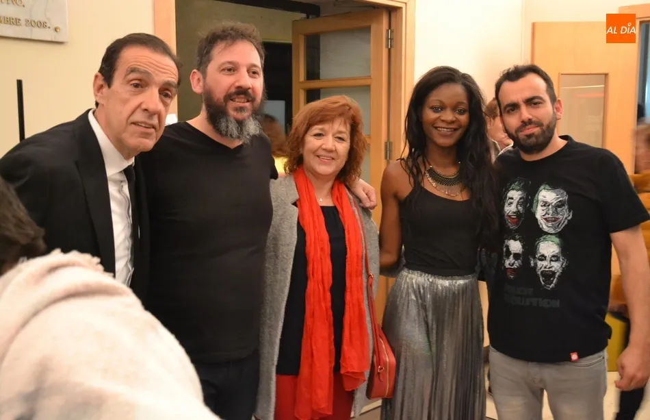 Foto 5 - El S&aacute;bado Santo se vuelve a llenar de risas con recuerdo musical incluido para el Obispo Ra&uacute;l...