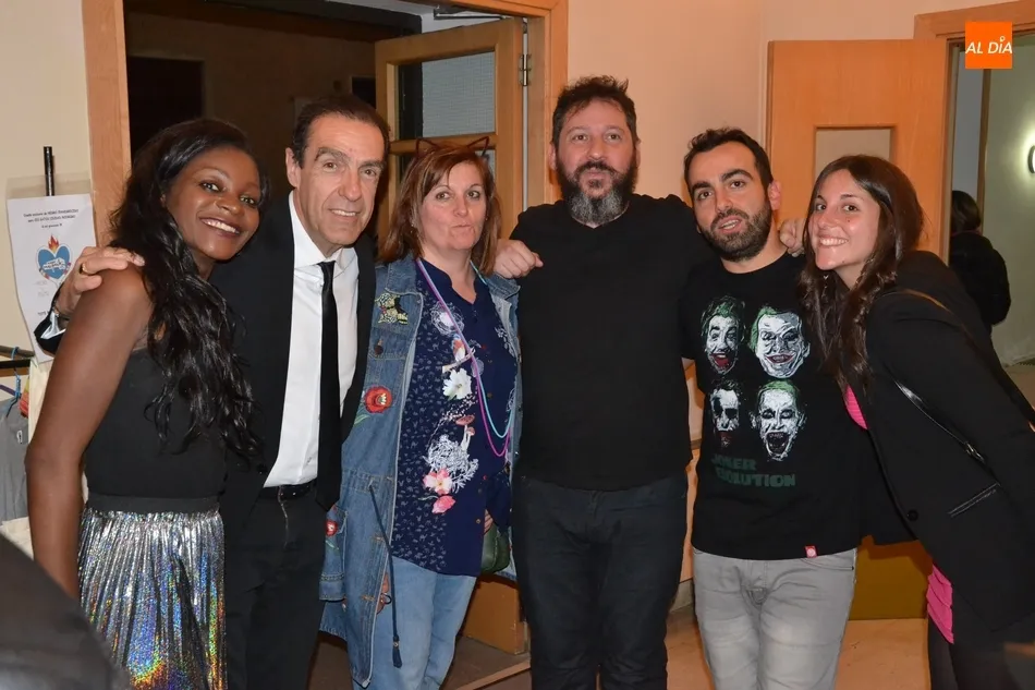Foto 4 - El S&aacute;bado Santo se vuelve a llenar de risas con recuerdo musical incluido para el Obispo Ra&uacute;l...