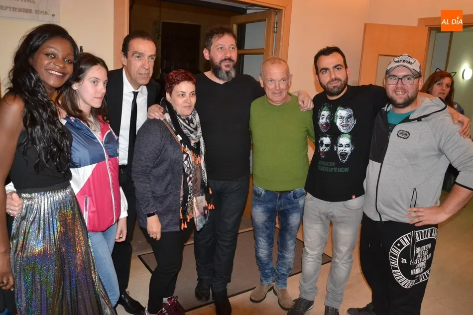 Foto 3 - El S&aacute;bado Santo se vuelve a llenar de risas con recuerdo musical incluido para el Obispo Ra&uacute;l...