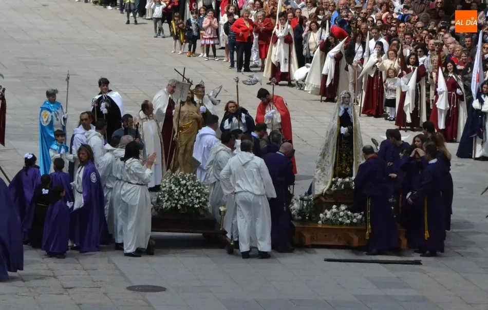 Foto 11 - La Misa en la Catedral alarga el multitudinario colof&oacute;n de la Semana Santa  