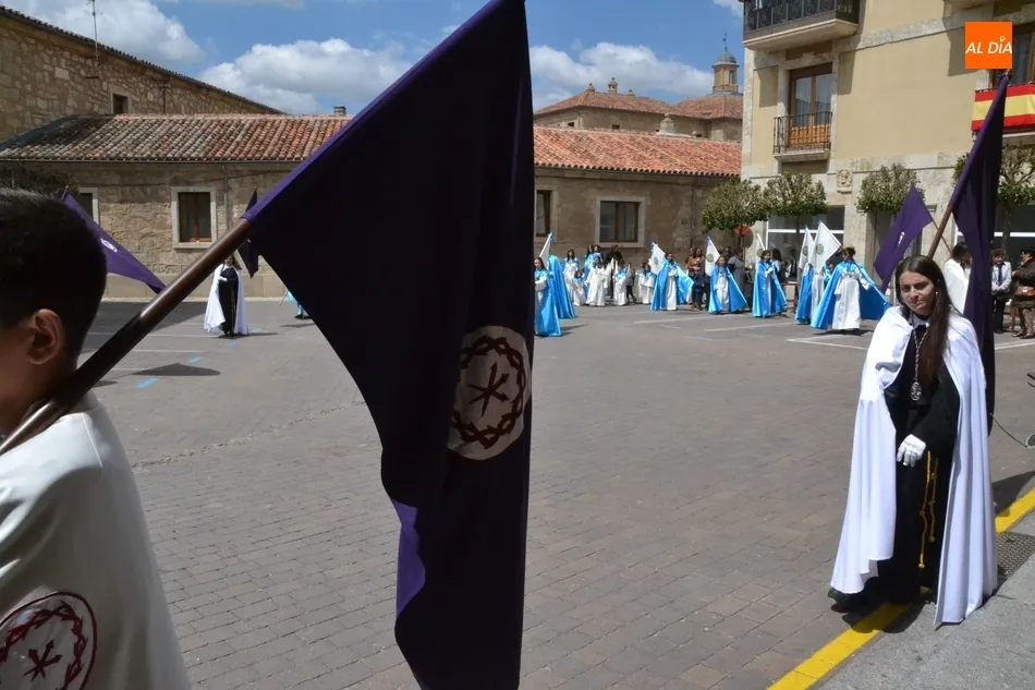 Foto 5 - La Misa en la Catedral alarga el multitudinario colof&oacute;n de la Semana Santa  