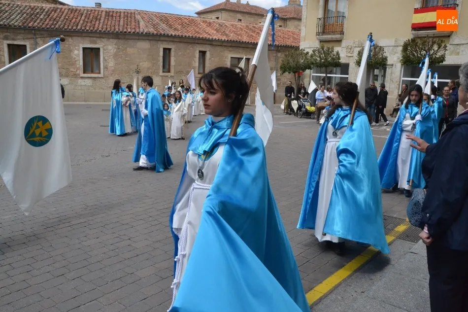 Foto 2 - La Misa en la Catedral alarga el multitudinario colof&oacute;n de la Semana Santa  