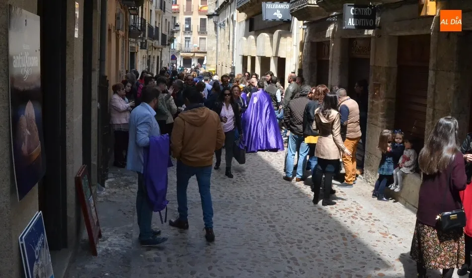 Foto 5 - Cientos de personas disfrutan en los bares del Domingo de Resurrecci&oacute;n  