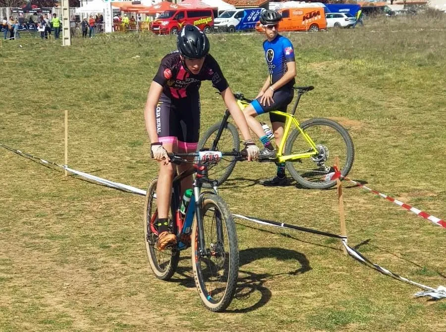 Foto 4 - Alejandro Rodr&iacute;guez y Luis Sela quedan subcampeones en sus categor&iacute;as del Regional de XCO  