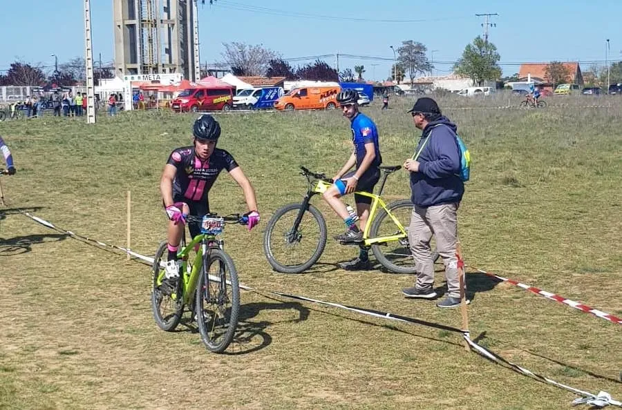 Foto 2 - Alejandro Rodr&iacute;guez y Luis Sela quedan subcampeones en sus categor&iacute;as del Regional de XCO  