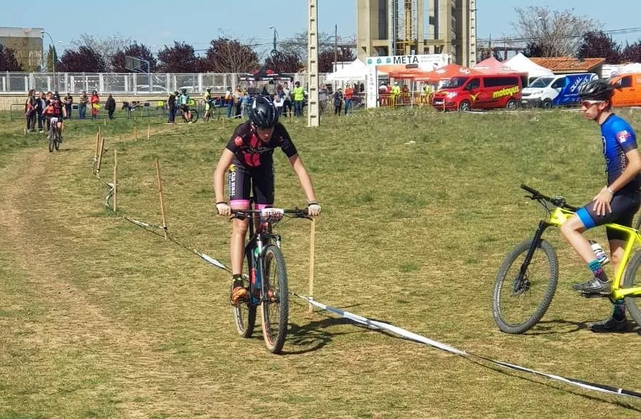 Foto 3 - Alejandro Rodr&iacute;guez y Luis Sela quedan subcampeones en sus categor&iacute;as del Regional de XCO  