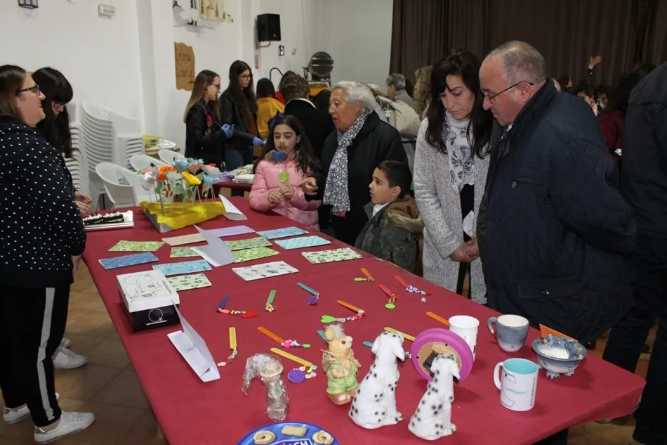 Foto 10 - Encuentro y mercadillo solidario para rematar la Semana Santa