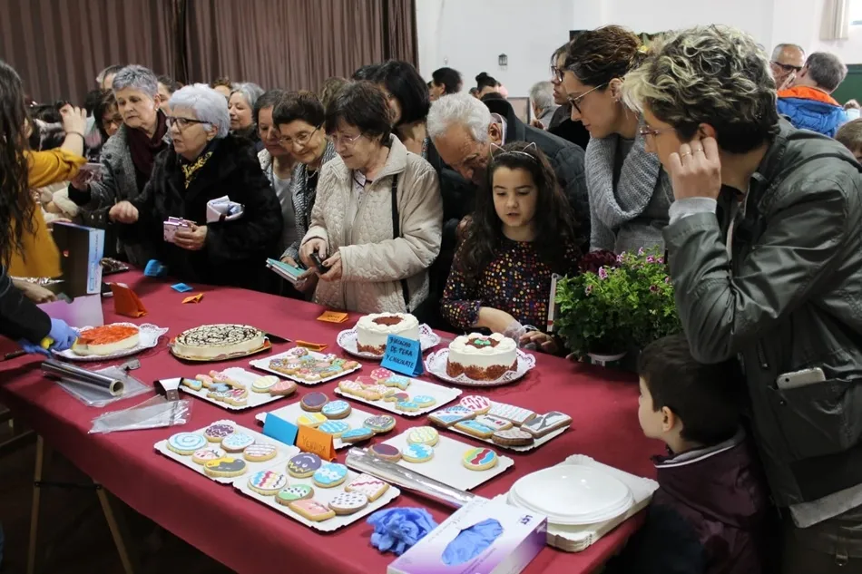Foto 9 - Encuentro y mercadillo solidario para rematar la Semana Santa