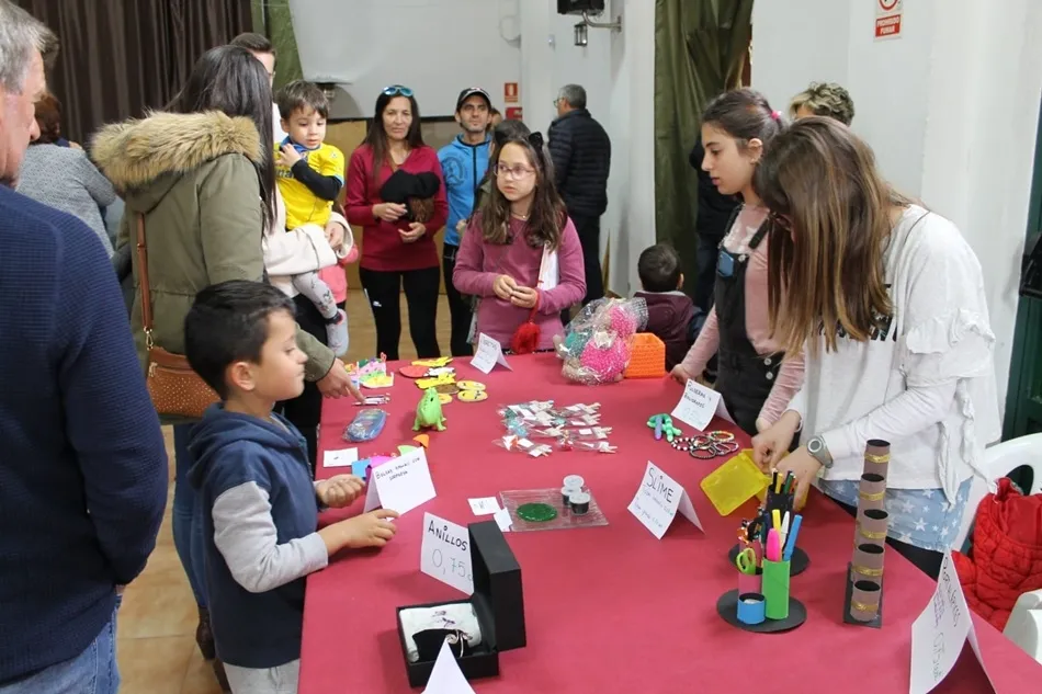 Foto 7 - Encuentro y mercadillo solidario para rematar la Semana Santa