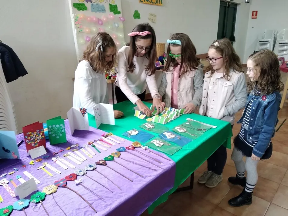 Foto 3 - Encuentro y mercadillo solidario para rematar la Semana Santa