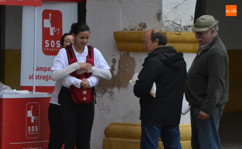 Mirobrigenses y turistas finalizan la Semana Santa sabiendo cómo actuar ante un atragantamiento  