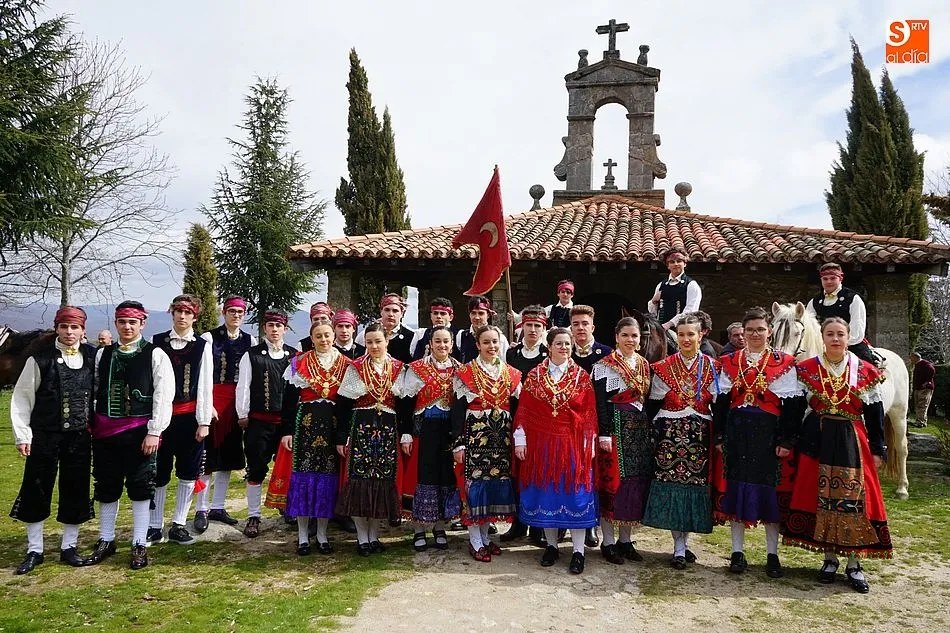 Foto 2 - El pend&oacute;n de La Alberca ondea hoy