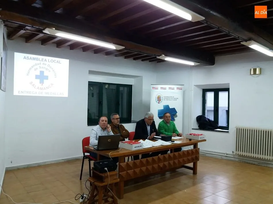 Foto 11 - La Hermandad de Donantes de Sangre entrega 19 medallas en Los Santos