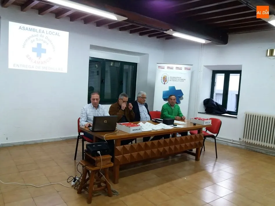 Foto 8 - La Hermandad de Donantes de Sangre entrega 19 medallas en Los Santos