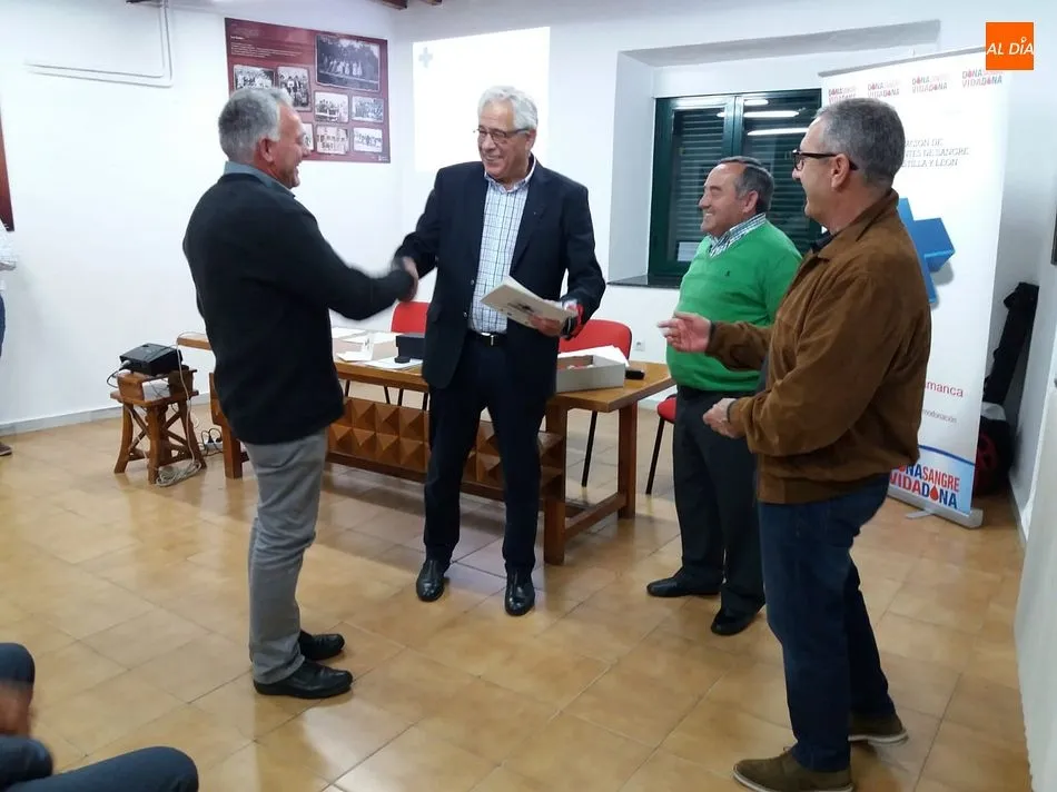 Foto 7 - La Hermandad de Donantes de Sangre entrega 19 medallas en Los Santos