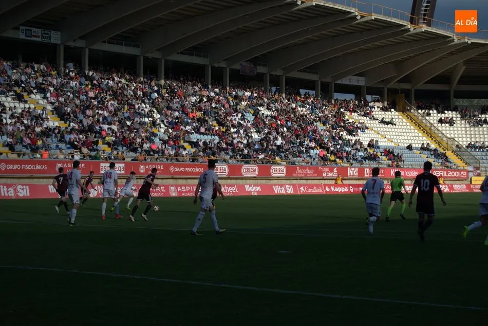 Foto 3 - El Salamanca UDS se deja media salvaci&oacute;n en la &uacute;ltima jugada del partido ante la Cultural (1-1)