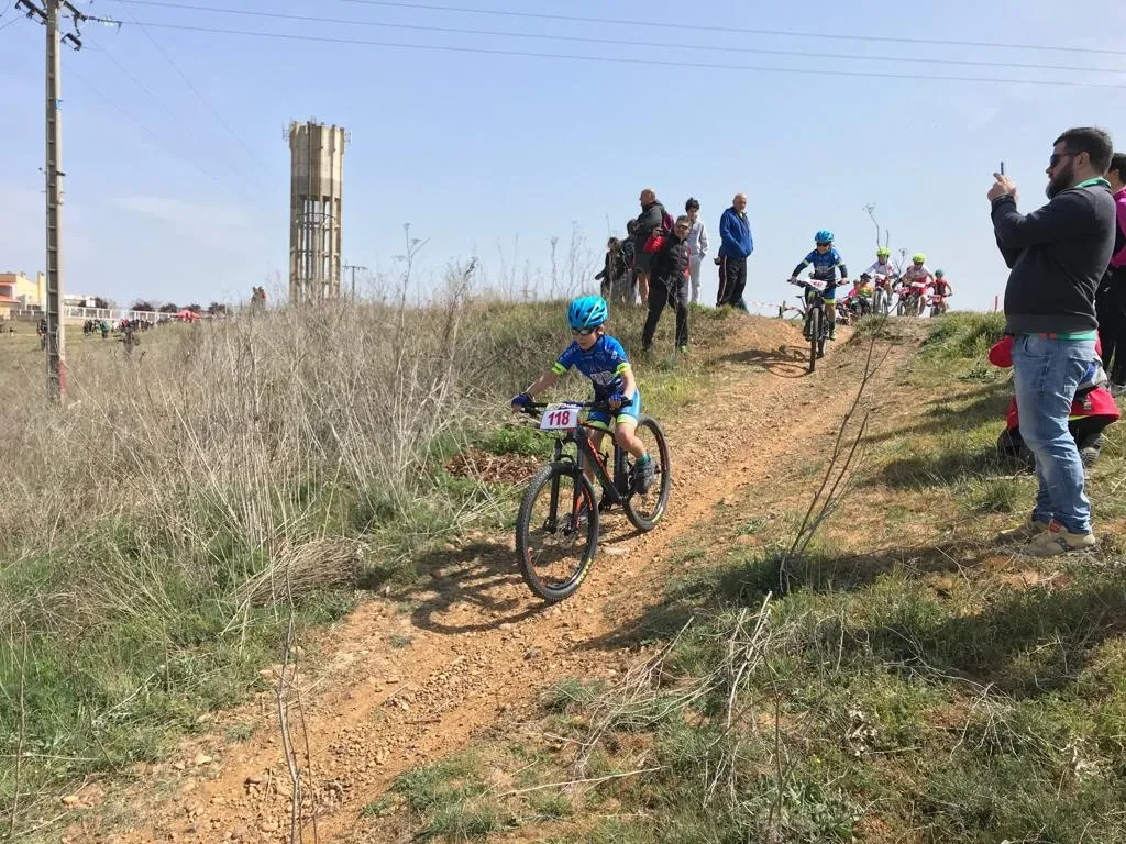 Foto 9 - Salma Dom&iacute;nguez se impone en Benavente y lidera la participaci&oacute;n de la Escuela de Ciclismo...