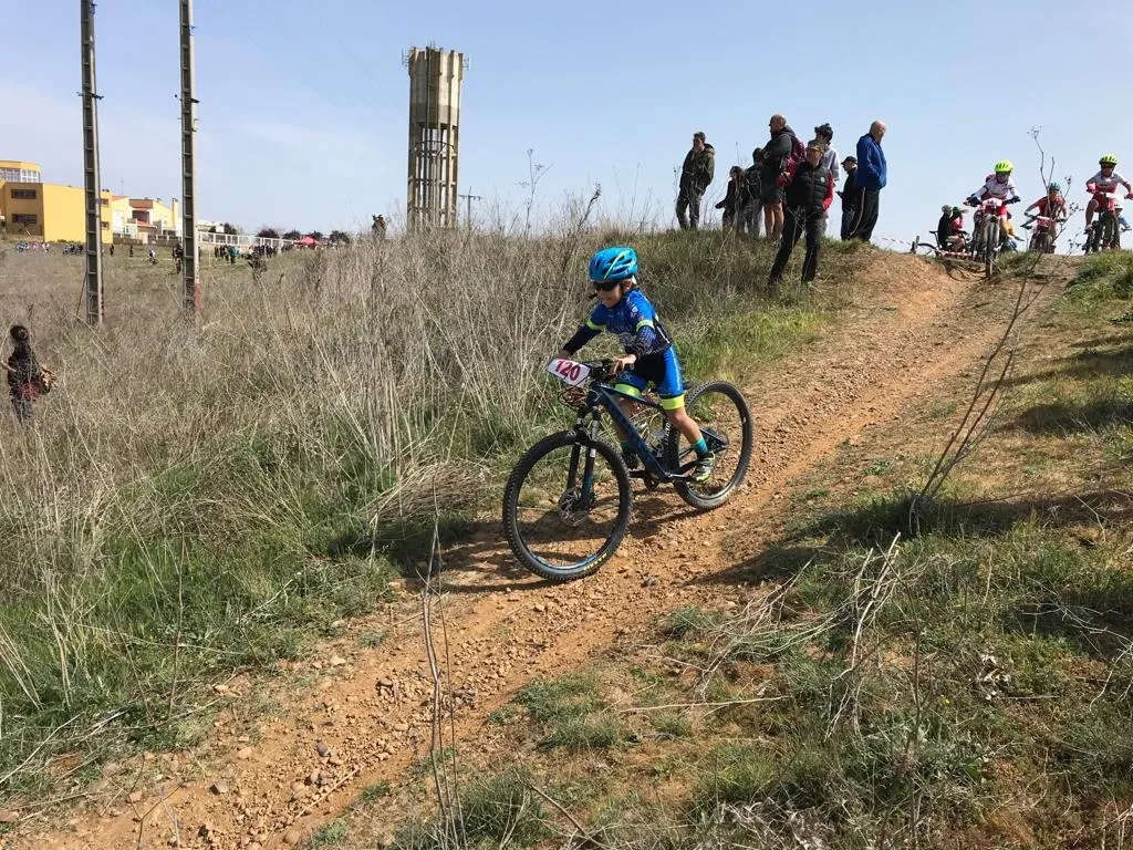 Foto 5 - Salma Dom&iacute;nguez se impone en Benavente y lidera la participaci&oacute;n de la Escuela de Ciclismo...